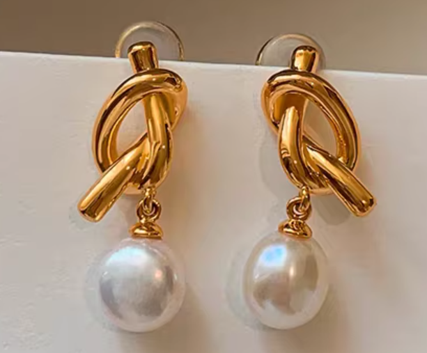 Ivory Moon | Natural Freshwater Pearl Knotted Earrings